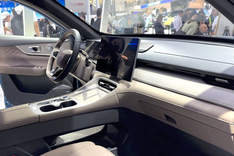 פנים Tiggo 8 Pro