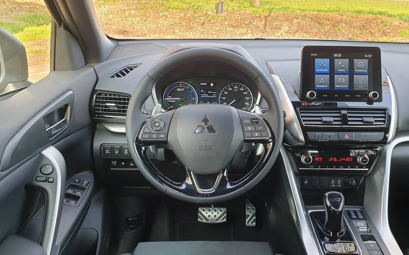 פנים Eclipse Cross